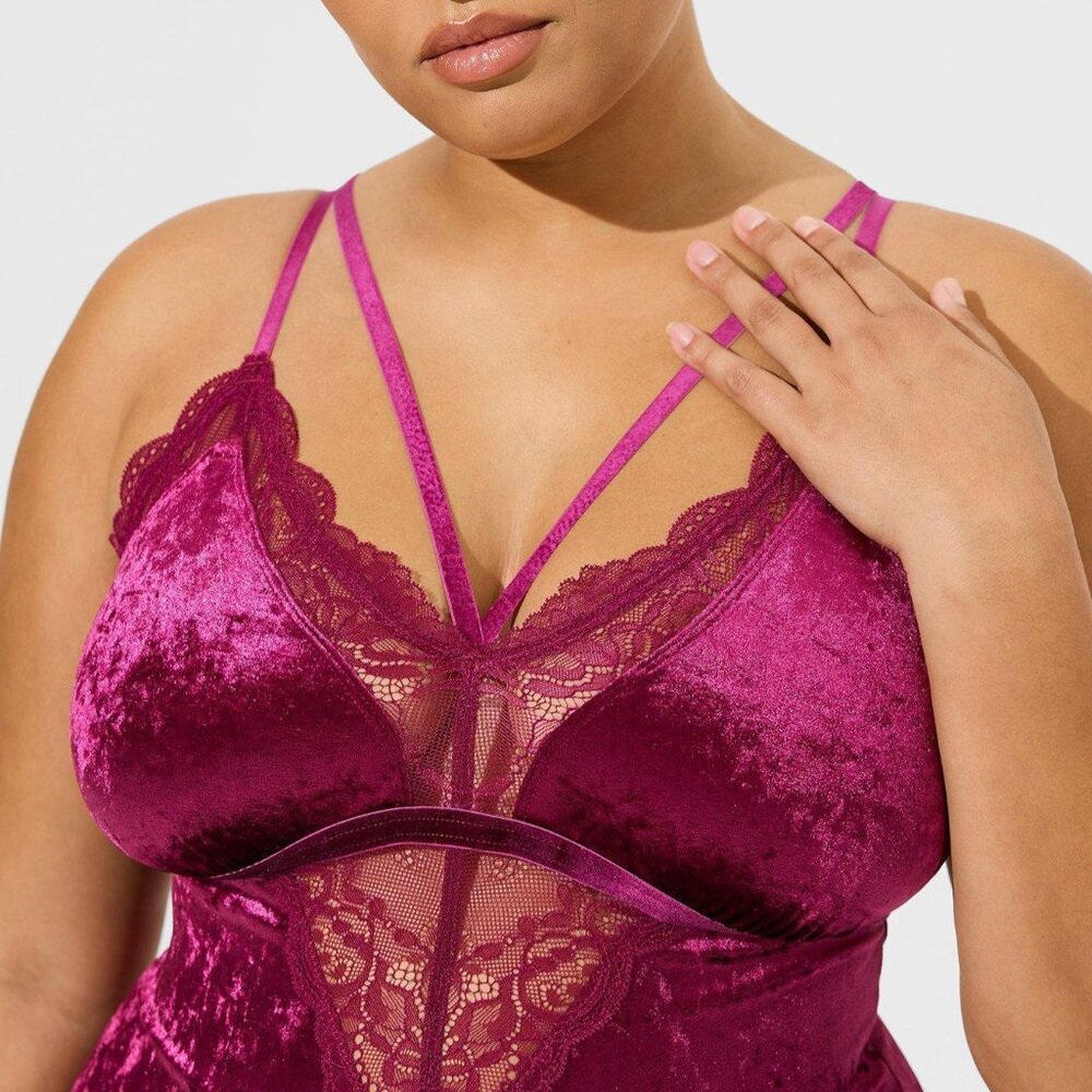 ❤️NWT VINTAGE TORRID LINGERIE BODYSUIT VELOUR LACE TRIANGLE CUTOUT THONG - PLUS - Picture 3 of 11